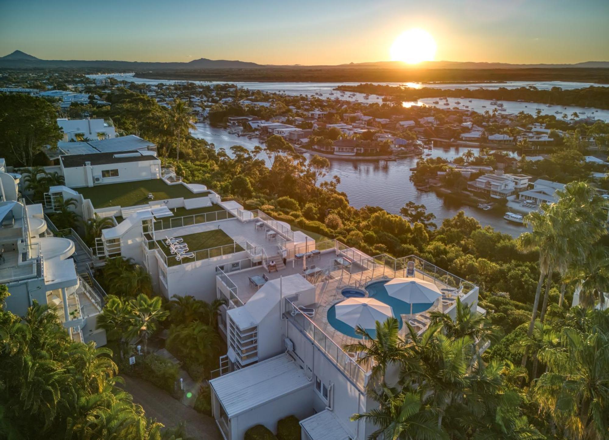 Crest Resort